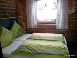 bs_28 Schlafzimmer mit Doppelbett